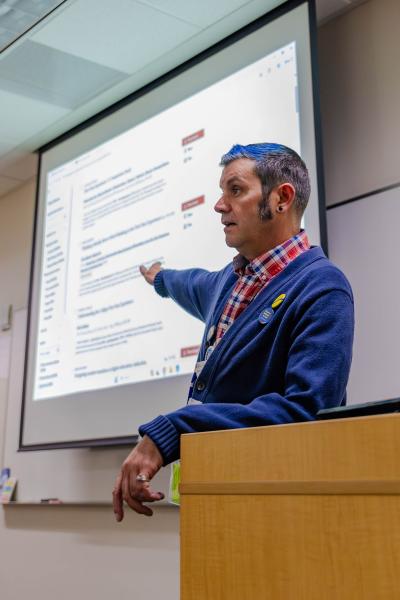 A photo of librarian Ajex Delvecki teaching a class